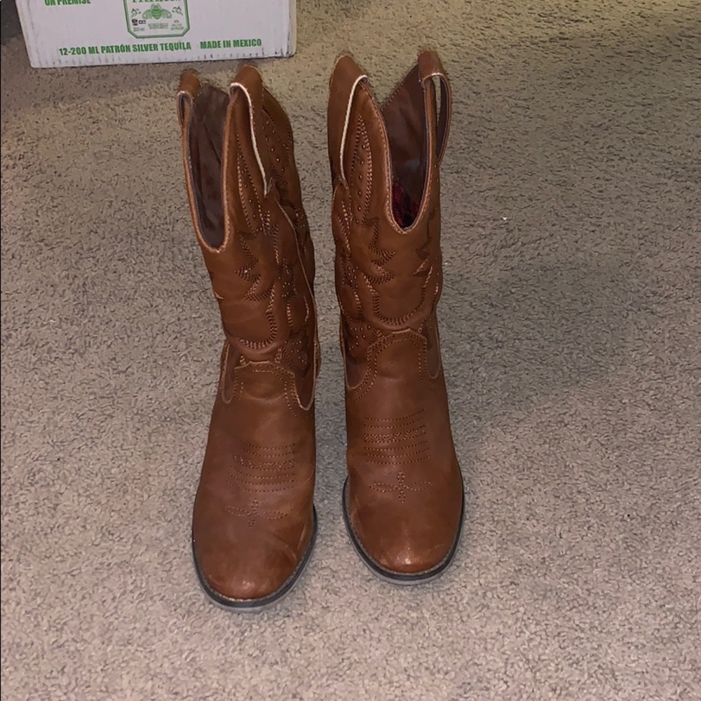 Very volatile cowgirl boots